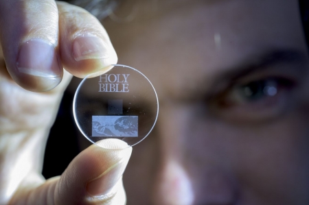 5D диск өгөгдлийг 13,8 тэрбум жил хадгалж чадна